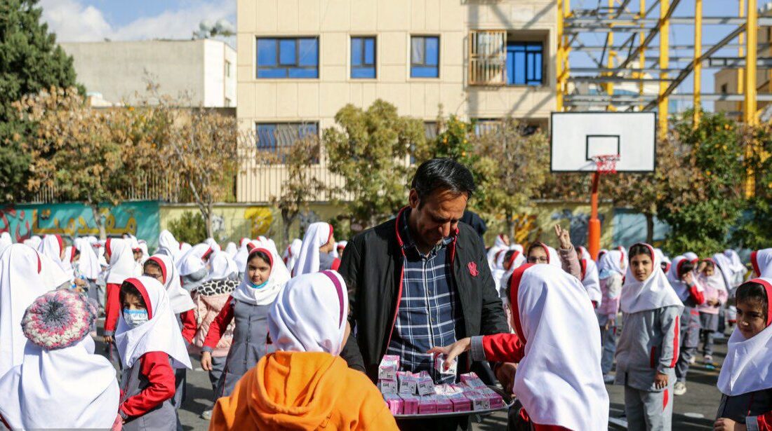 مافیای شیر علیه دانش‌آموزان