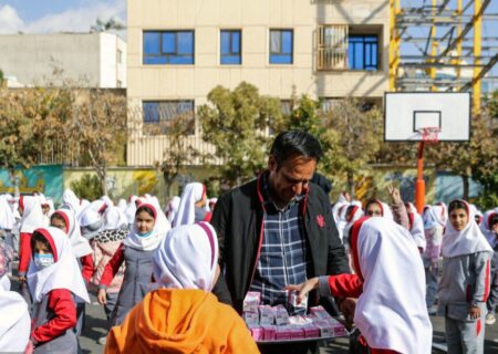 مافیای شیر علیه دانش‌آموزان