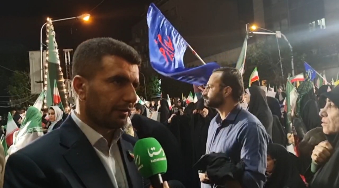 معلم، فرمانده نبرد فرهنگی است