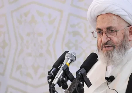 آیت‌الله سبحانی: هیچ ابزاری جایگزین رابطه تربیتی معلم و دانش‌آموز نمی‌شود